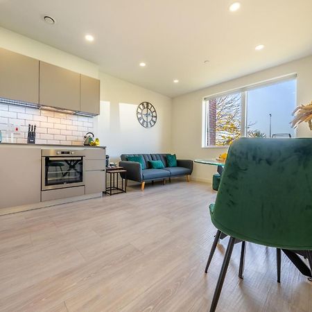 Luxury 1 Bedroom Serviced Apartment With Roof Terrace & Gym Stevenage Dış mekan fotoğraf