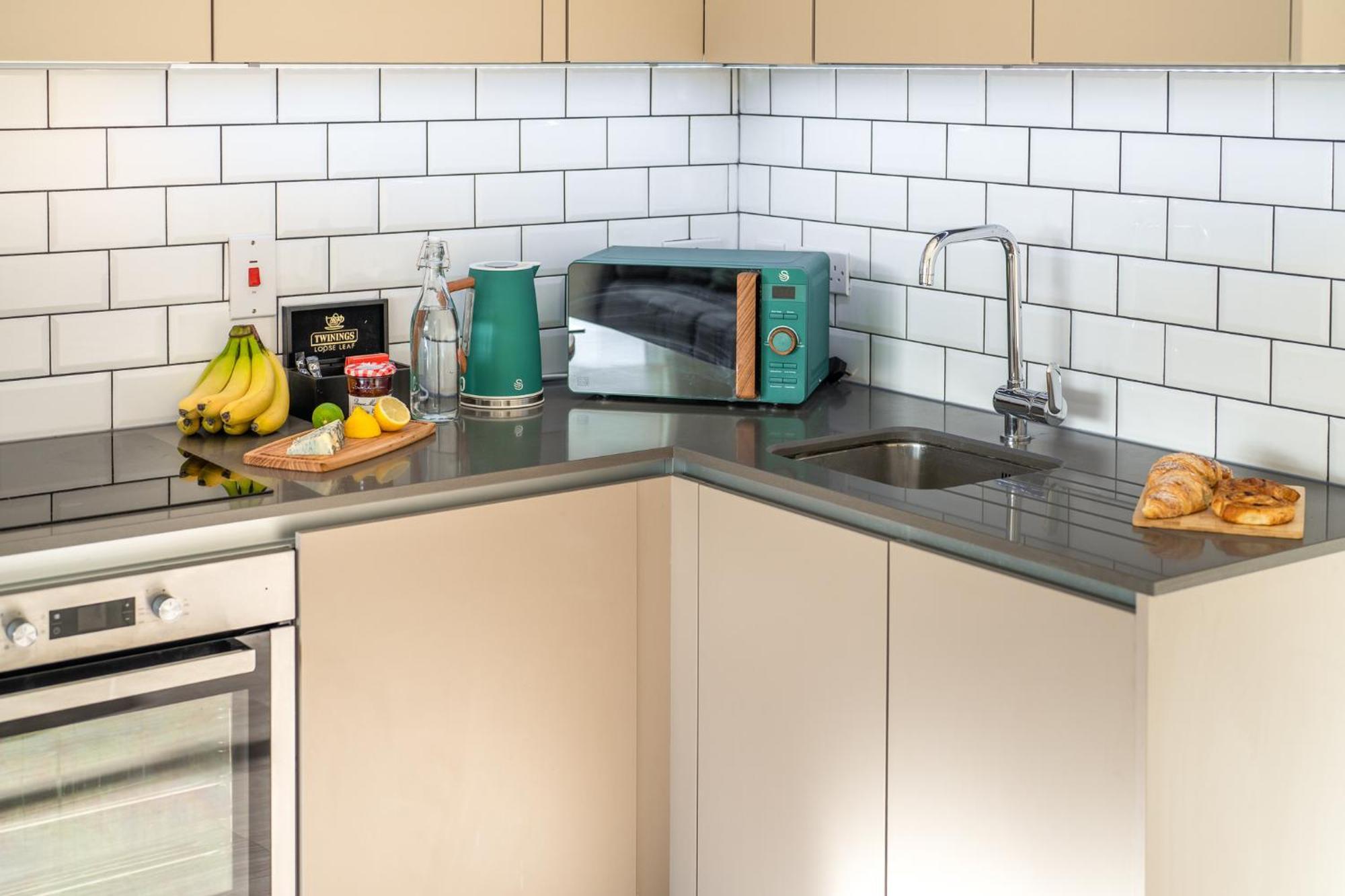 Luxury 1 Bedroom Serviced Apartment With Roof Terrace & Gym Stevenage Dış mekan fotoğraf