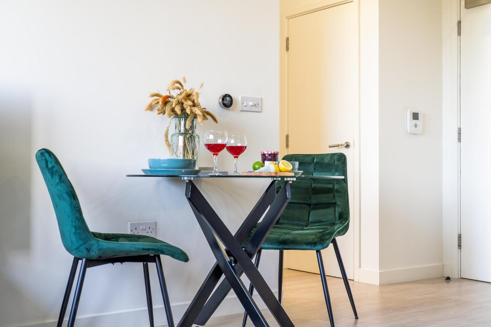 Luxury 1 Bedroom Serviced Apartment With Roof Terrace & Gym Stevenage Dış mekan fotoğraf