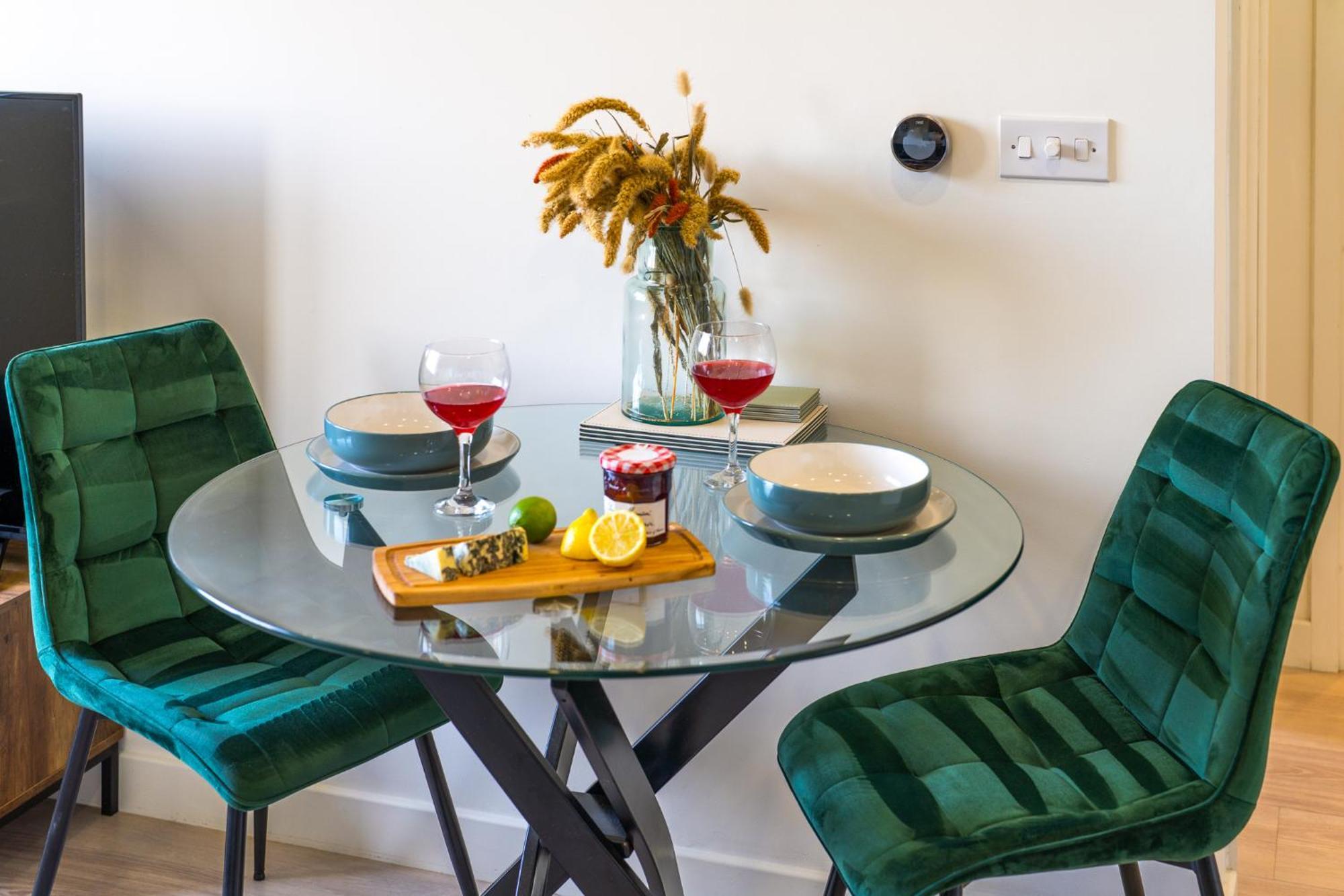 Luxury 1 Bedroom Serviced Apartment With Roof Terrace & Gym Stevenage Dış mekan fotoğraf