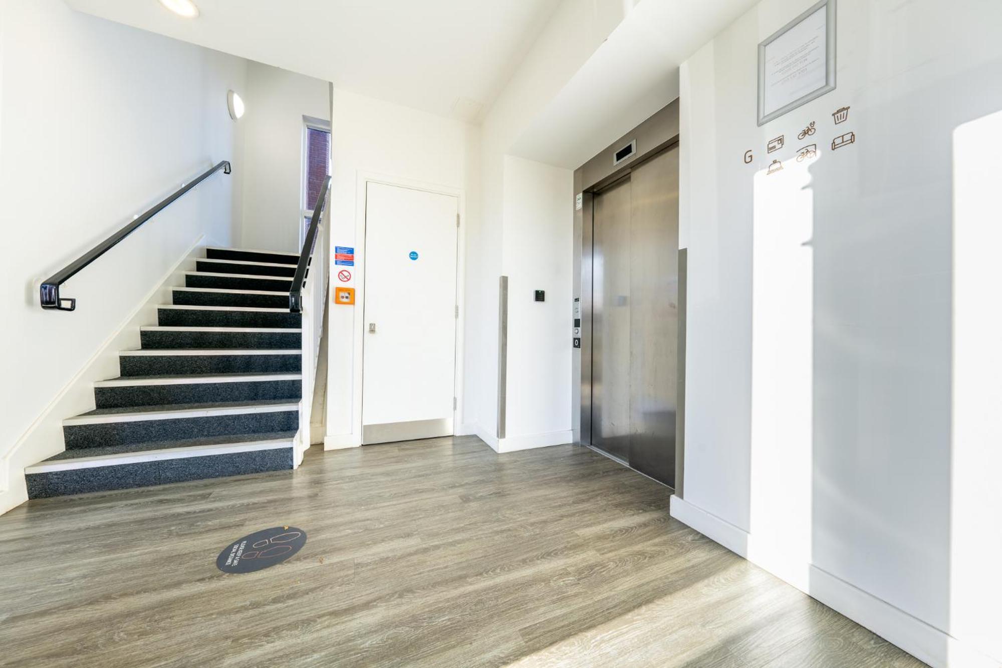 Luxury 1 Bedroom Serviced Apartment With Roof Terrace & Gym Stevenage Dış mekan fotoğraf
