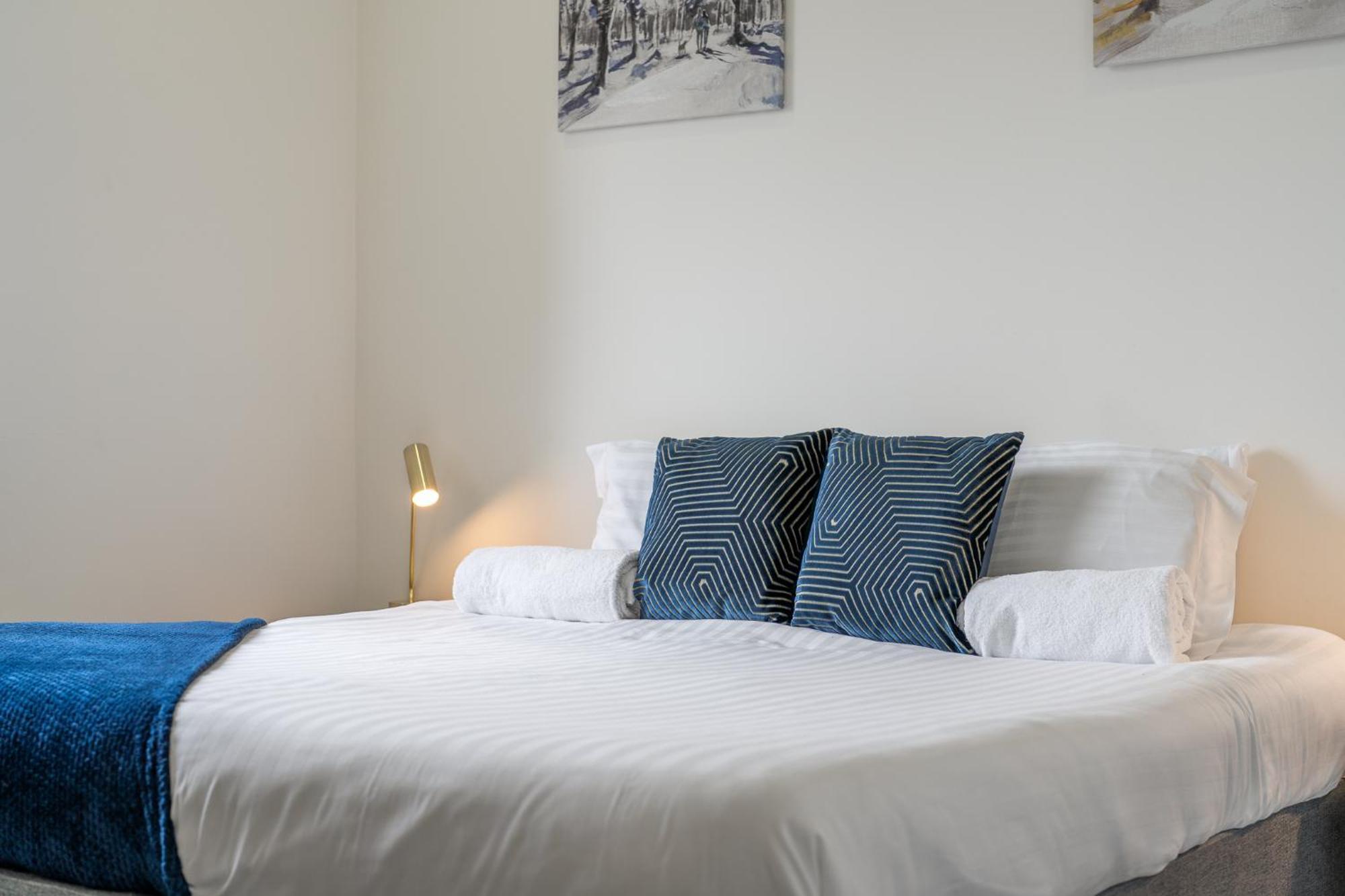 Luxury 1 Bedroom Serviced Apartment With Roof Terrace & Gym Stevenage Dış mekan fotoğraf