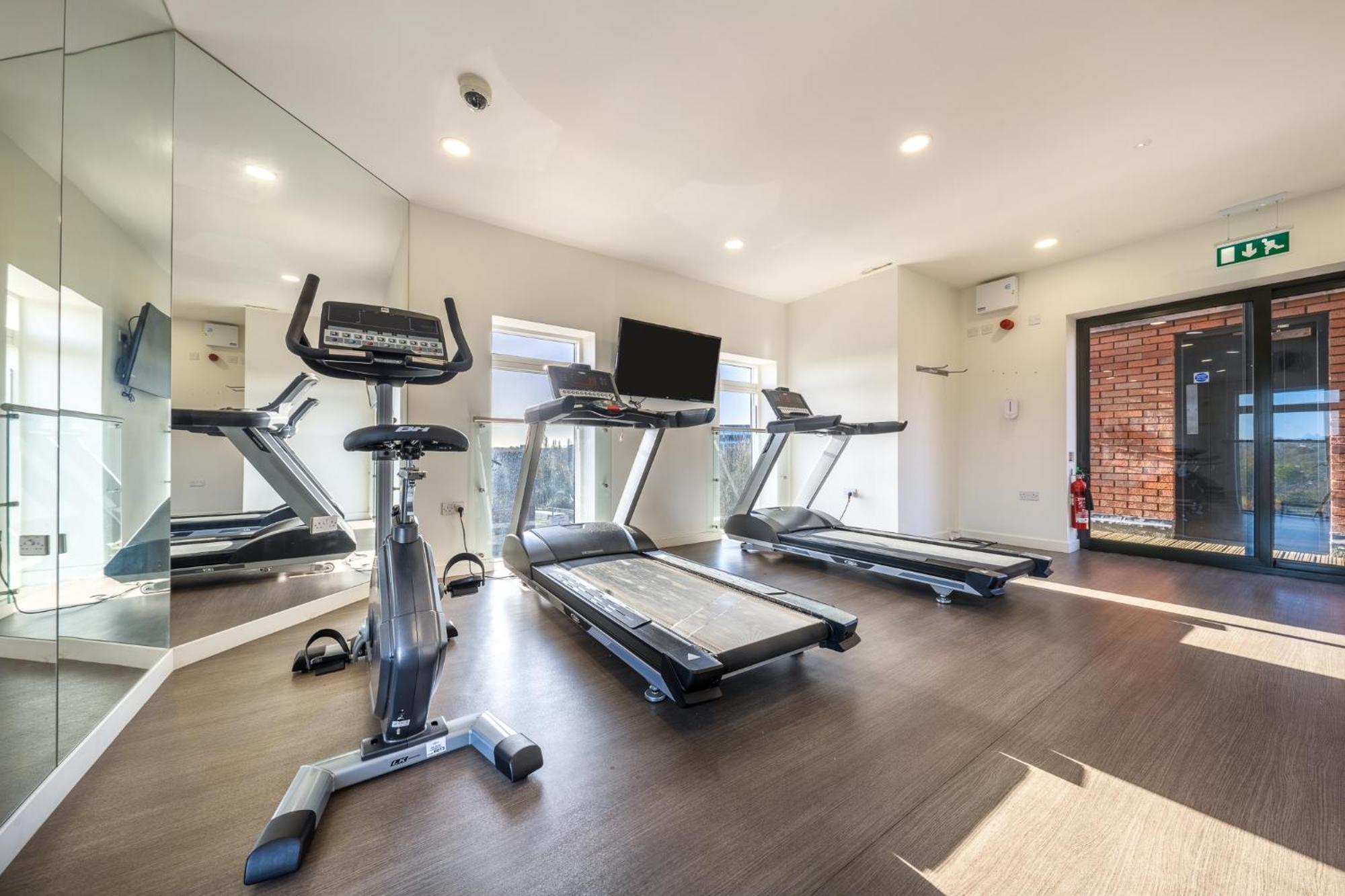 Luxury 1 Bedroom Serviced Apartment With Roof Terrace & Gym Stevenage Dış mekan fotoğraf